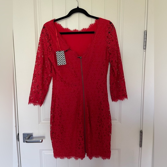 Stunning DVF Colleen Lace Dress in color Poppy / red Size 6 - Picture 2 of 6